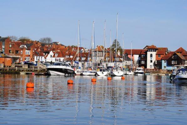 Courtyard Cottages Lymington, 2 Adults Only Extérieur photo